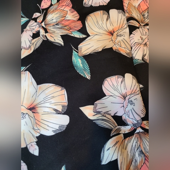 Arizona Jean Co Black and Floral Flared Skirt Size Large - Picture 2 of 6